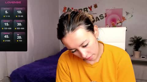 Snapshot of queitsharm_ chatting on 12/19/25, 06:42 Anna online show from 12/19/25, 06:42