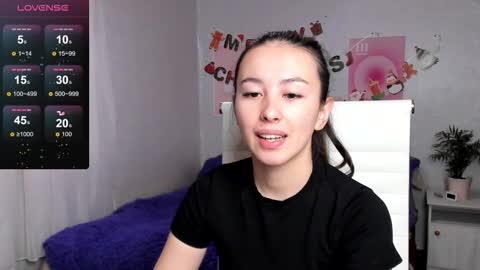Snapshot of queitsharm_ chatting on 12/23/25, 08:34 Anna online show from 12/23/25, 08:34