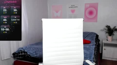 Snapshot of queitsharm_ chatting on 03/29/26, 06:24 Anna online show from 03/29/26, 06:24