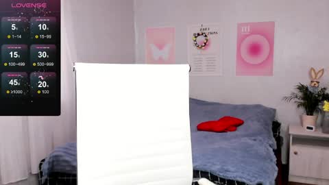 Snapshot of queitsharm_ chatting on 03/30/26, 06:25 Anna online show from 03/30/26, 06:25