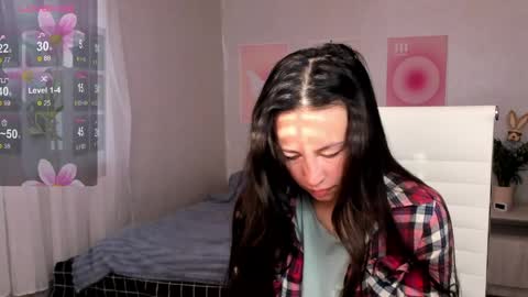Snapshot of queitsharm_ chatting on 04/05/26, 06:10 Anna online show from 04/05/26, 06:10