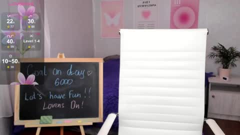 Snapshot of queitsharm_ chatting on 04/22/26, 06:05 Anna online show from 04/22/26, 06:05
