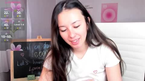 Snapshot of queitsharm_ chatting on 04/24/26, 05:43 Anna online show from 04/24/26, 05:43