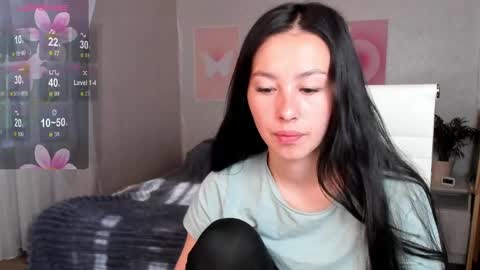 Snapshot of queitsharm_ chatting on 05/05/26, 04:53 Anna online show from 05/05/26, 04:53