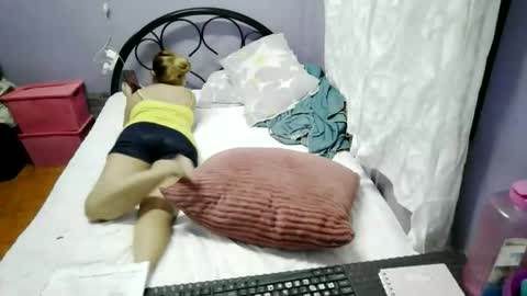 Snapshot of quelly40 chatting on 10/17/25, 10:07 quelly40 online show from 10/17/25, 10:07