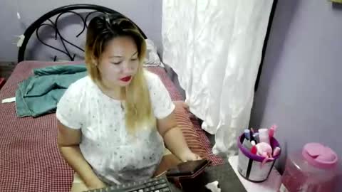 Snapshot of quelly40 chatting on 10/28/25, 07:05 quelly40 online show from 10/28/25, 07:05