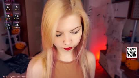 Snapshot of quennabrucker chatting on 11/03/25, 04:25 Tate online show from 11/03/25, 04:25