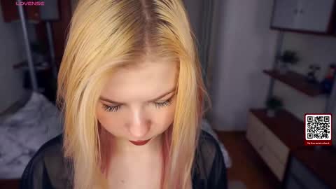 Snapshot of quennabrucker chatting on 11/20/25, 04:23 Tate online show from 11/20/25, 04:23