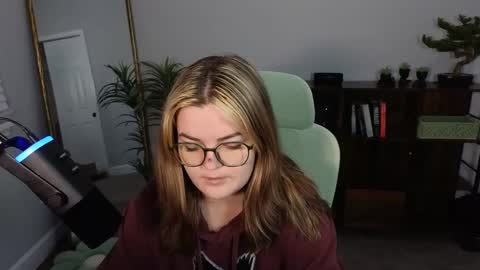 Snapshot of quervoqueen1 chatting on 09/22/25, 02:13 Bri online show from 09/22/25, 02:13