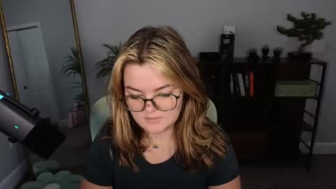 Snapshot of quervoqueen1 chatting on 09/26/25, 03:43 Bri online show from 09/26/25, 03:43