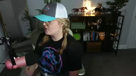 Snapshot of quervoqueen1 chatting on 11/04/25, 03:16 Bri online show from 11/04/25, 03:16