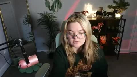 Snapshot of quervoqueen1 chatting on 11/05/25, 02:55 Bri online show from 11/05/25, 02:55