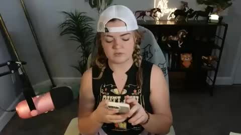 Snapshot of quervoqueen1 chatting on 11/23/25, 02:00 Bri online show from 11/23/25, 02:00