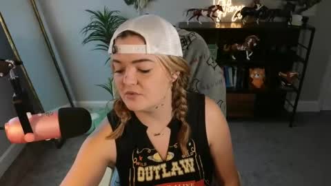 Snapshot of quervoqueen1 chatting on 11/23/25, 06:30 Bri online show from 11/23/25, 06:30