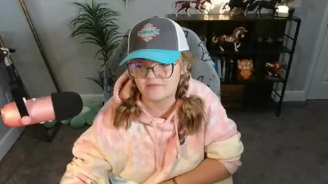 Snapshot of quervoqueen1 chatting on 11/25/25, 12:43 Bri online show from 11/25/25, 12:43