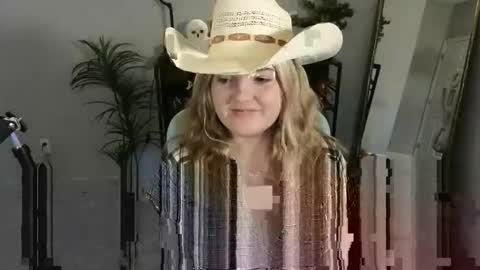 Snapshot of quervoqueen1 chatting on 12/01/25, 02:16 Bri online show from 12/01/25, 02:16