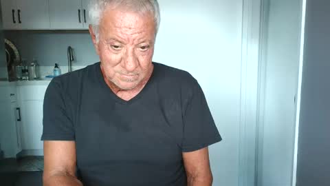 Snapshot of quest_one chatting on 10/28/25, 12:25 Jim online show from 10/28/25, 12:25