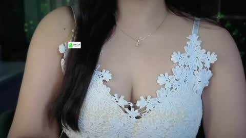 Snapshot of quest_queen chatting on 06/25/26, 04:44 zaara online show from 06/25/26, 04:44