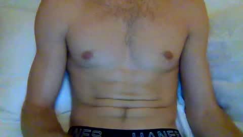 Snapshot of quiii1103 chatting on 12/14/25, 01:44 quiii1103 online show from 12/14/25, 01:44