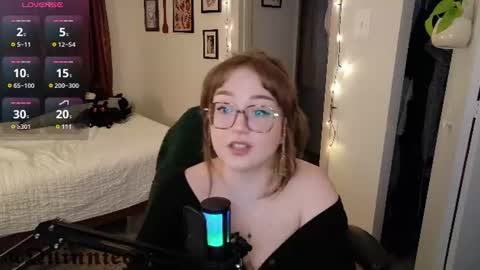 Snapshot of quinniecat chatting on 06/10/26, 02:23 Quinn online show from 06/10/26, 02:23