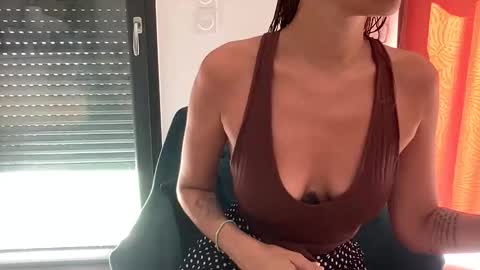 Quinnyelena online show from 09/11/25, 09:42