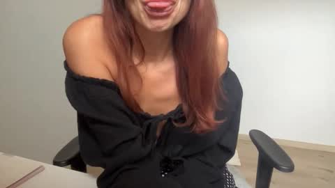 Snapshot of quinnyelena chatting on 10/29/25, 11:23 Quinnyelena online show from 10/29/25, 11:23