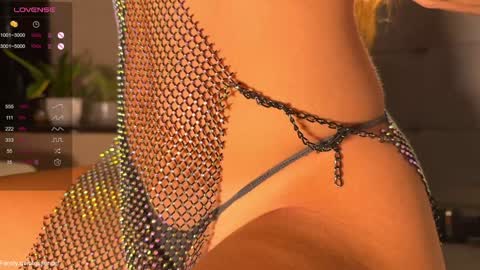 Snapshot of quintessencel chatting on 10/19/25, 08:09 Next stream  December 1 FANSLY Loxrye online show from 10/19/25, 08:09