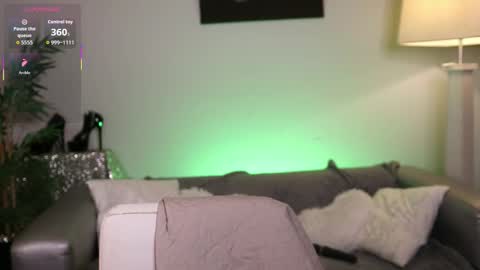 Nova Hollis online show from 11/23/25, 02:44