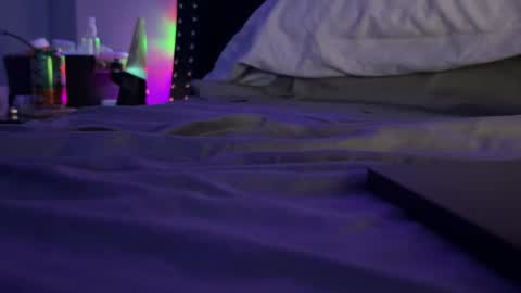 qwerty online show from 10/17/25, 08:28