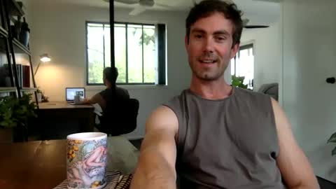 Snapshot of r3ve_ chatting on 01/16/26, 11:31 T online show from 01/16/26, 11:31