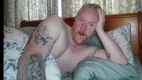 Snapshot of r_o_h_a_n chatting on 10/11/25, 09:30 r_o_h_a_n online show from 10/11/25, 09:30