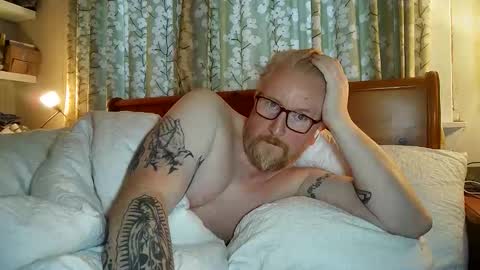 Snapshot of r_o_h_a_n chatting on 11/19/25, 09:53 r_o_h_a_n online show from 11/19/25, 09:53