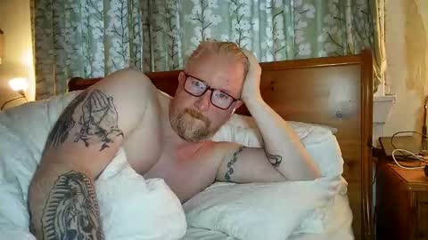 Snapshot of r_o_h_a_n chatting on 11/21/25, 09:08 r_o_h_a_n online show from 11/21/25, 09:08