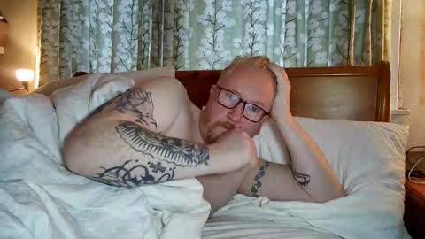 Snapshot of r_o_h_a_n chatting on 11/22/25, 10:36 r_o_h_a_n online show from 11/22/25, 10:36