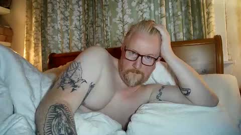 Snapshot of r_o_h_a_n chatting on 12/15/25, 10:19 r_o_h_a_n online show from 12/15/25, 10:19