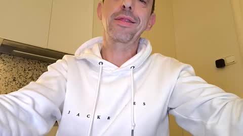 Snapshot of rabosoy chatting on 12/17/25, 10:38 rabosoy online show from 12/17/25, 10:38