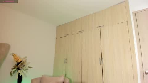 natalia  -  online show from 10/06/25, 02:42