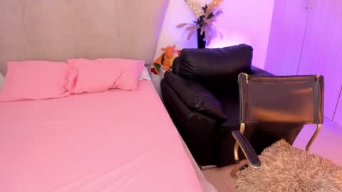 natalia  -  online show from 11/08/25, 04:34