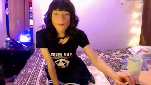Snapshot of rachel_garden2 chatting on 11/15/25, 04:10 rachel_garden2 online show from 11/15/25, 04:10