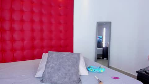 Snapshot of rachel_roman chatting on 11/17/25, 08:03 DALIANA online show from 11/17/25, 08:03