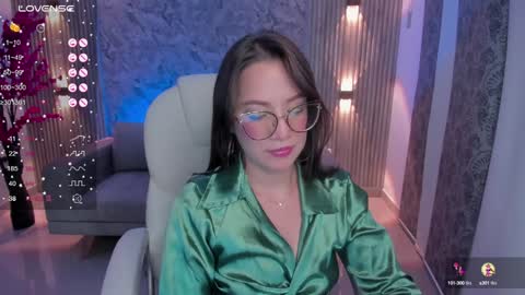 Snapshot of rachel_williamss chatting on 12/22/24, 01:45 rachel online show from 12/22/24, 01:45