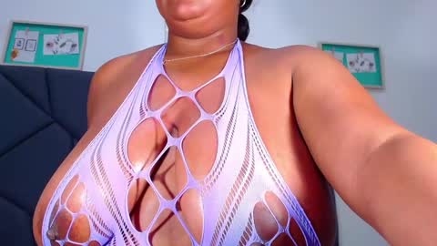 Snapshot of rachelbrown_ chatting on 12/28/24, 01:18 MALIKA Z online show from 12/28/24, 01:18