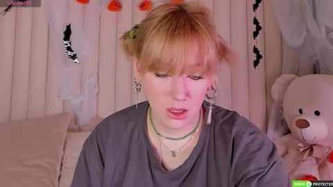 Snapshot of rachelcaart chatting on 10/22/25, 03:07 Ray  online show from 10/22/25, 03:07