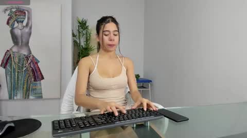 Rachell online show from 02/18/25, 04:04