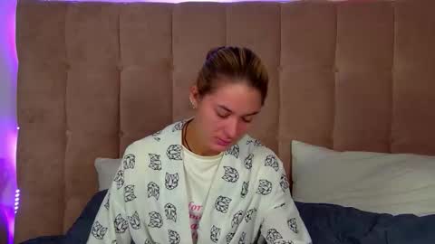 Snapshot of rachellsimpson chatting on 09/17/25, 06:31 RachellSimpson online show from 09/17/25, 06:31