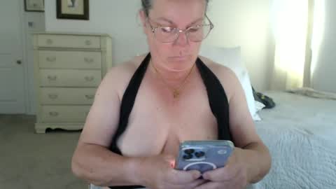 Snapshot of rachelplays chatting on 06/11/26, 07:01 rachelplays online show from 06/11/26, 07:01