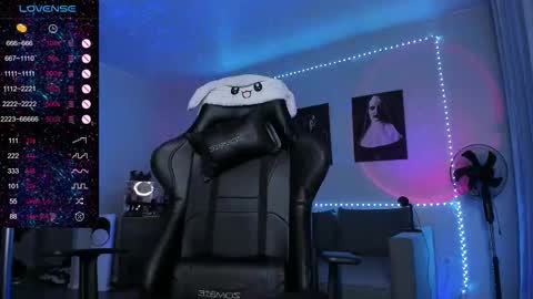 Snapshot of rachelqueen_ chatting on 11/13/25, 10:36 Miko Pleasee help me get 100 likes online show from 11/13/25, 10:36