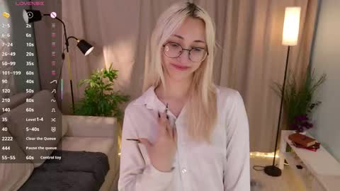 Karina online show from 10/27/25, 09:08