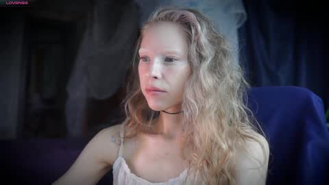 Snapshot of radiant_ada chatting on 04/07/26, 11:21 ada online show from 04/07/26, 11:21
