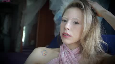 Snapshot of radiant_ada chatting on 05/19/26, 11:16 ada online show from 05/19/26, 11:16